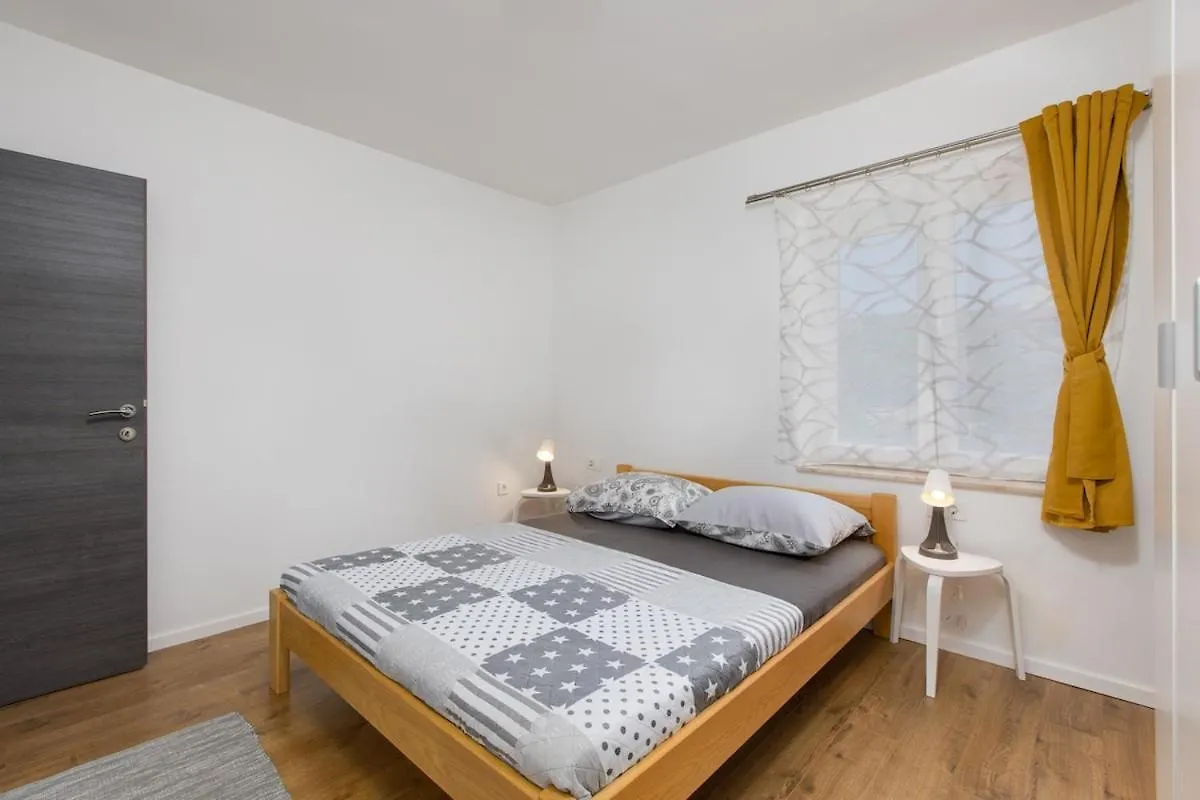 Your Holiday Apartment In Punat 0*,