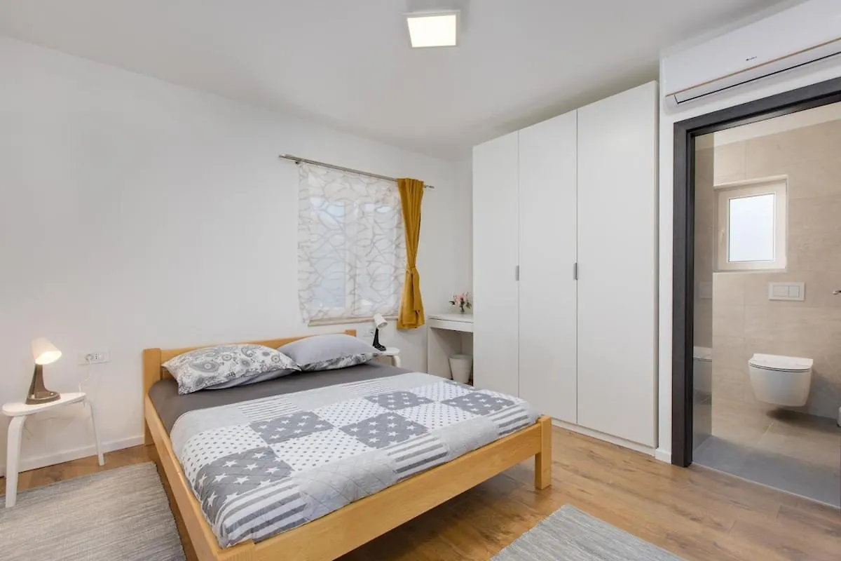 Your Holiday Apartment In Punat 0*,